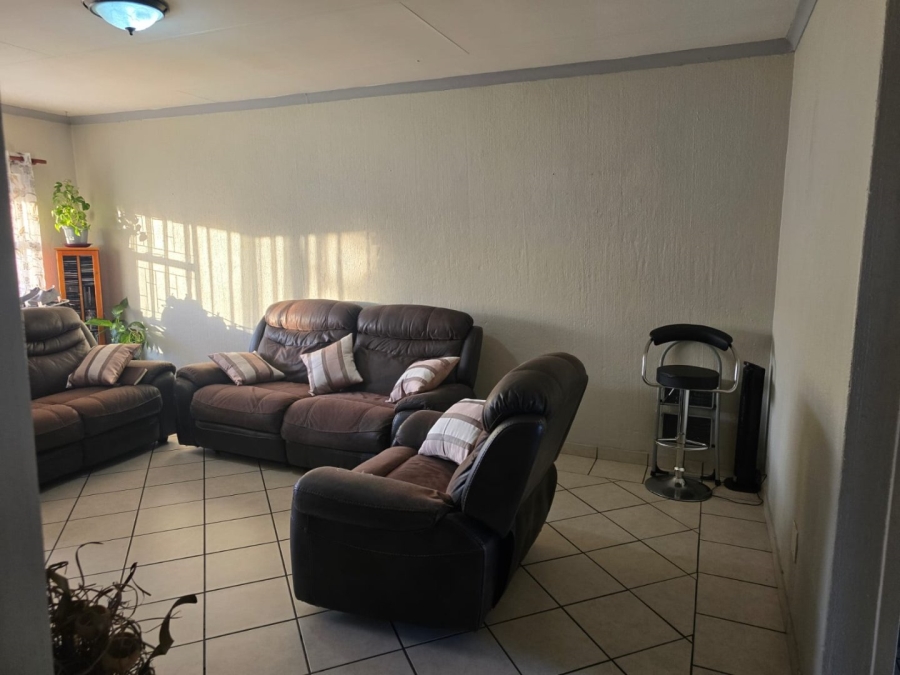 2 Bedroom Property for Sale in Dayanglen Gauteng