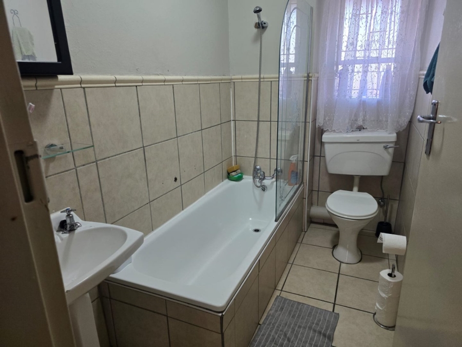 2 Bedroom Property for Sale in Dayanglen Gauteng