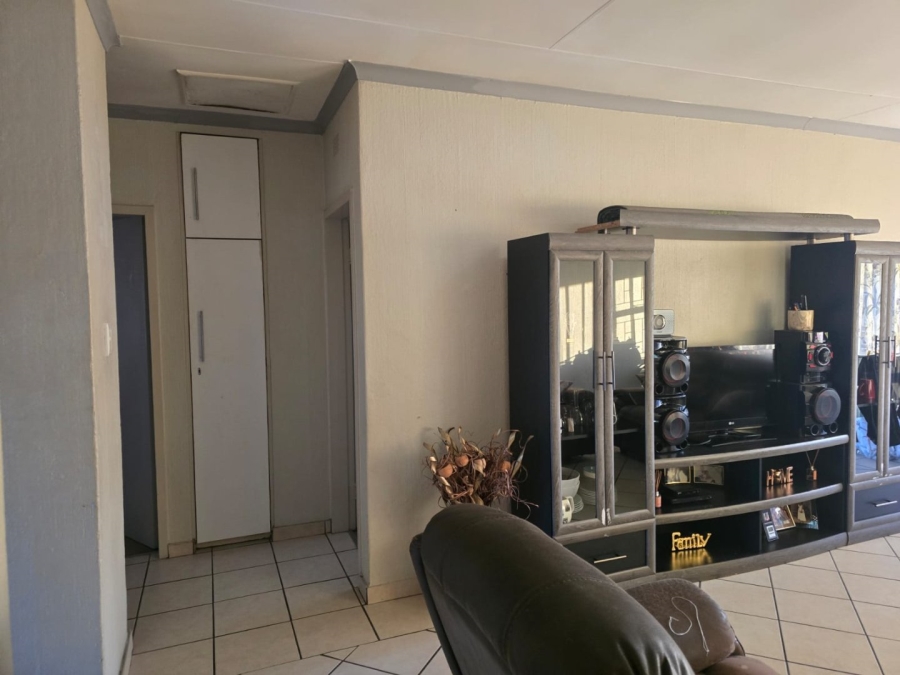 2 Bedroom Property for Sale in Dayanglen Gauteng