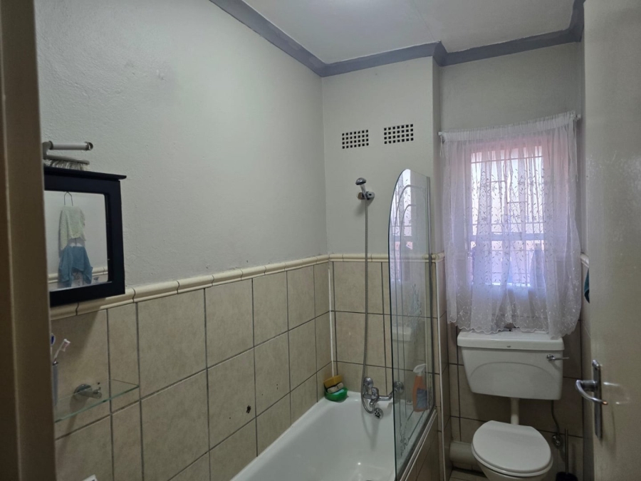 2 Bedroom Property for Sale in Dayanglen Gauteng