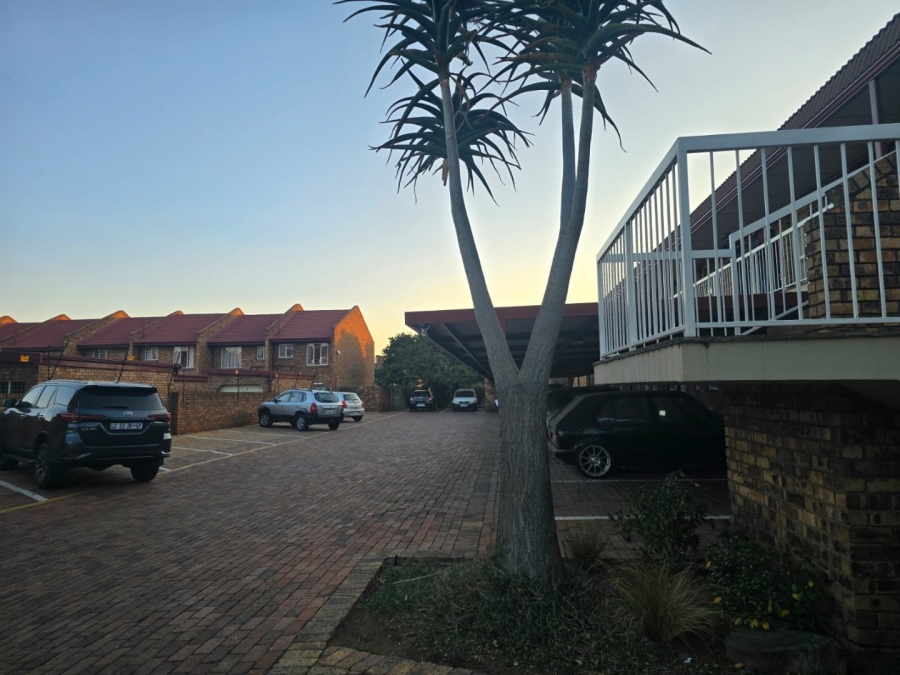 2 Bedroom Property for Sale in Dayanglen Gauteng