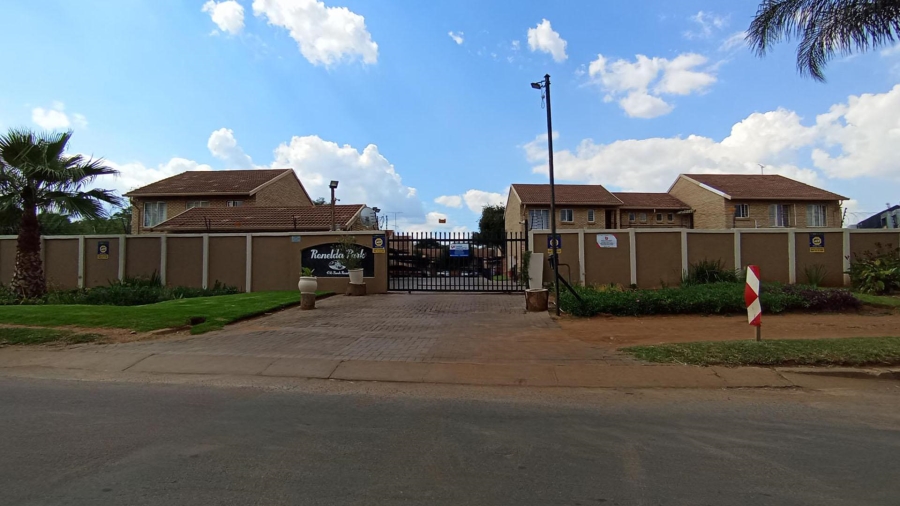 1 Bedroom Property for Sale in Willow Park Manor Gauteng