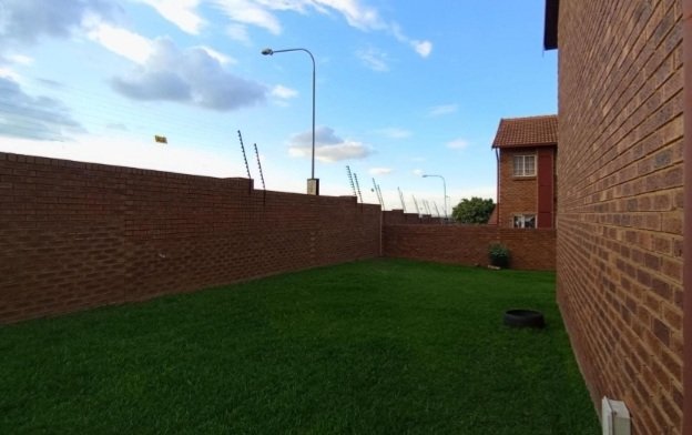 2 Bedroom Property for Sale in The Reeds Gauteng