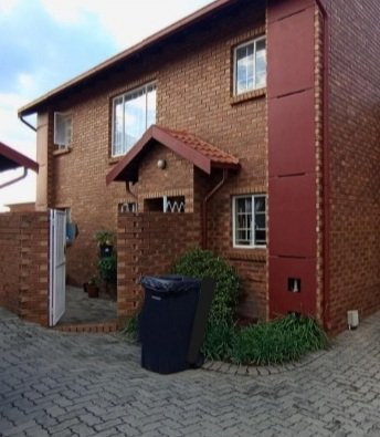 2 Bedroom Property for Sale in The Reeds Gauteng