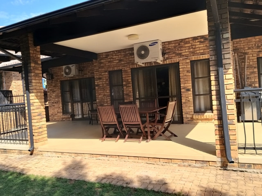 To Let 3 Bedroom Property for Rent in Mondeor Gauteng