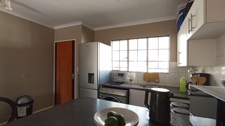 2 Bedroom Property for Sale in Faerie Glen Gauteng