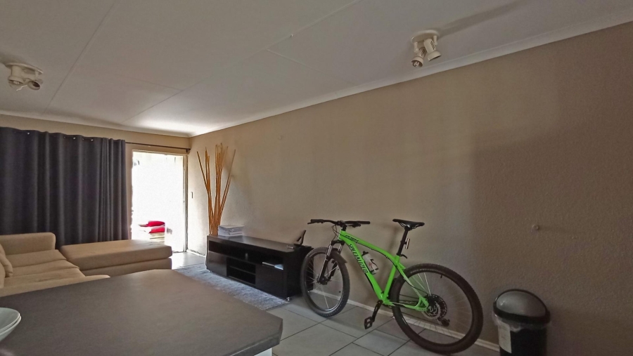 2 Bedroom Property for Sale in Faerie Glen Gauteng