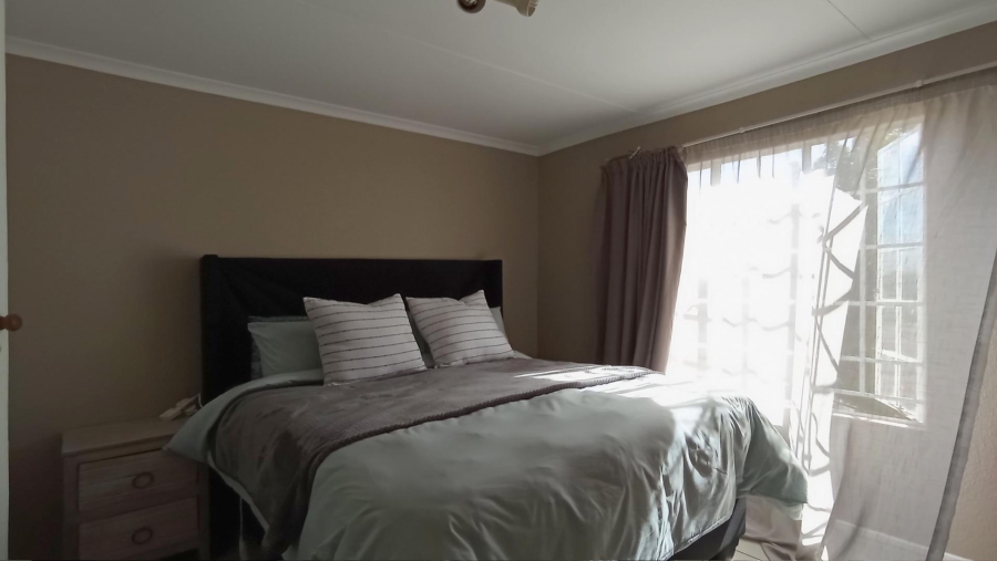 2 Bedroom Property for Sale in Faerie Glen Gauteng