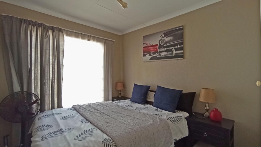 2 Bedroom Property for Sale in Faerie Glen Gauteng
