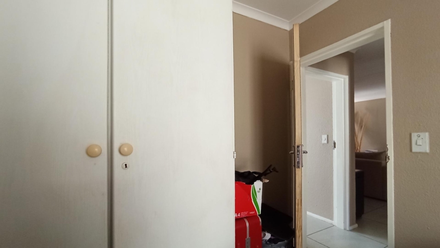 2 Bedroom Property for Sale in Faerie Glen Gauteng