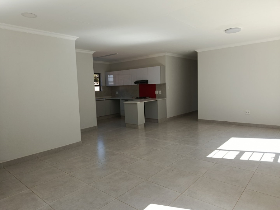 To Let 4 Bedroom Property for Rent in Heuweloord Gauteng