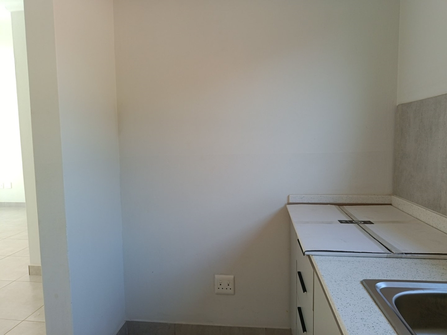 To Let 4 Bedroom Property for Rent in Heuweloord Gauteng