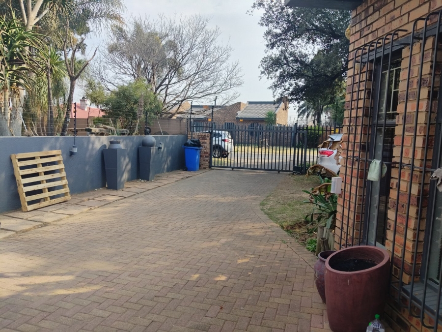 3 Bedroom Property for Sale in Sunward Park Gauteng