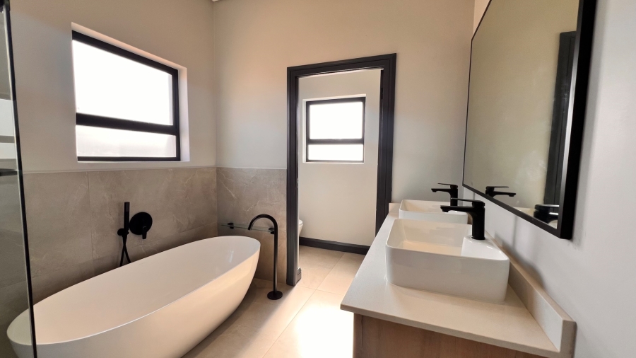 4 Bedroom Property for Sale in Fountainbrook Estate Gauteng