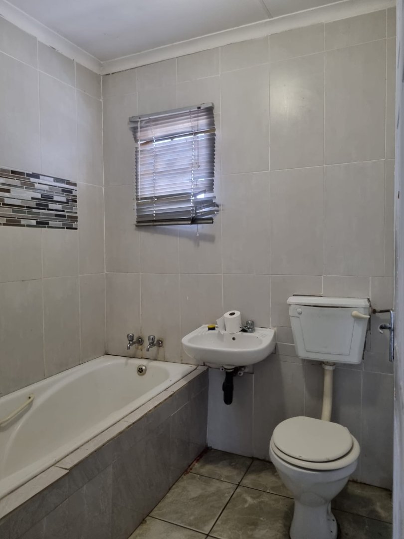 2 Bedroom Property for Sale in Windmill Park Gauteng