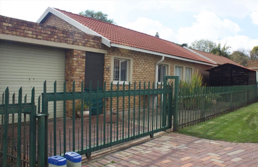 3 Bedroom Property for Sale in Rhodesfield Gauteng