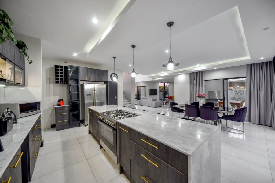 5 Bedroom Property for Sale in Lombardy Gauteng