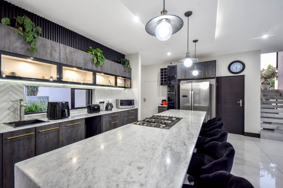 5 Bedroom Property for Sale in Lombardy Gauteng