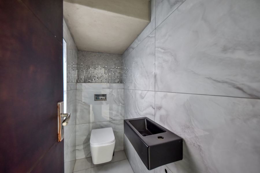 5 Bedroom Property for Sale in Lombardy Gauteng