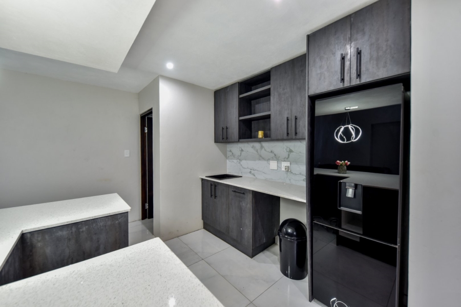 5 Bedroom Property for Sale in Lombardy Gauteng