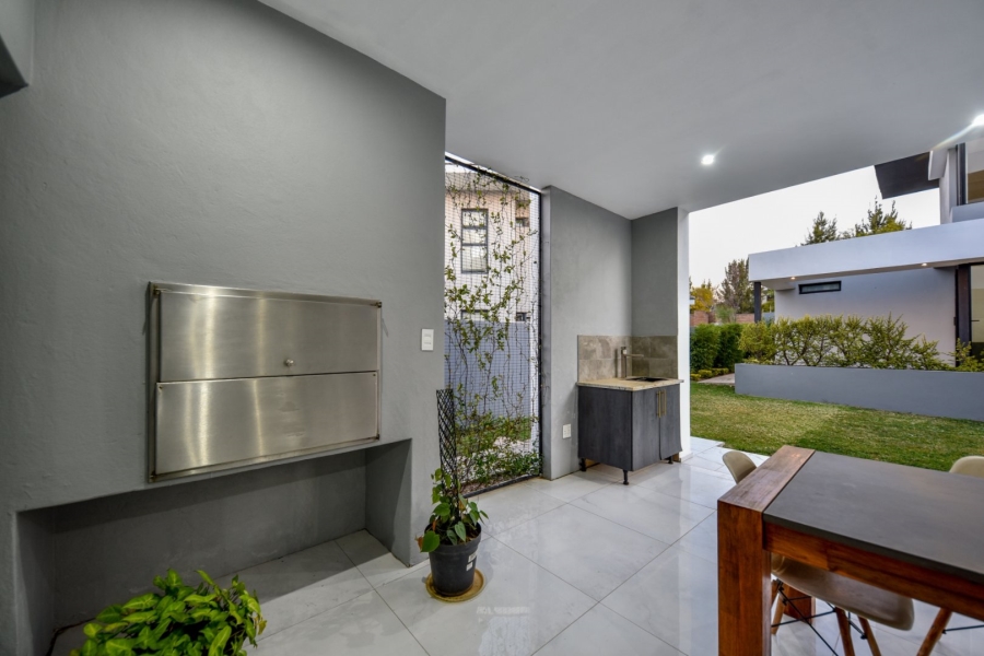 5 Bedroom Property for Sale in Lombardy Gauteng