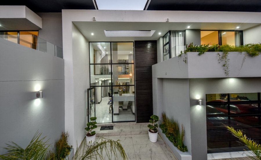 5 Bedroom Property for Sale in Lombardy Gauteng