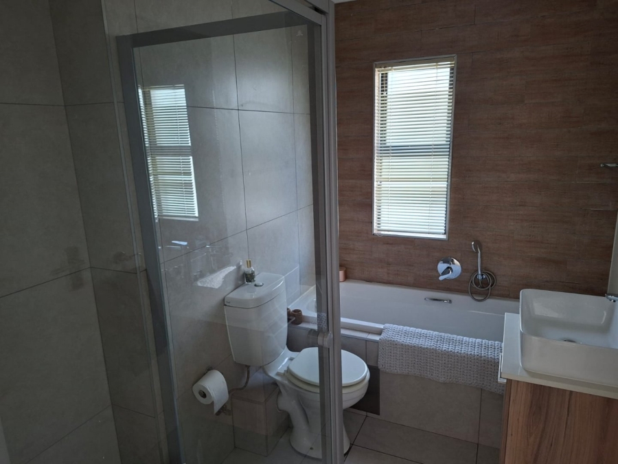 2 Bedroom Property for Sale in Longlake Gauteng