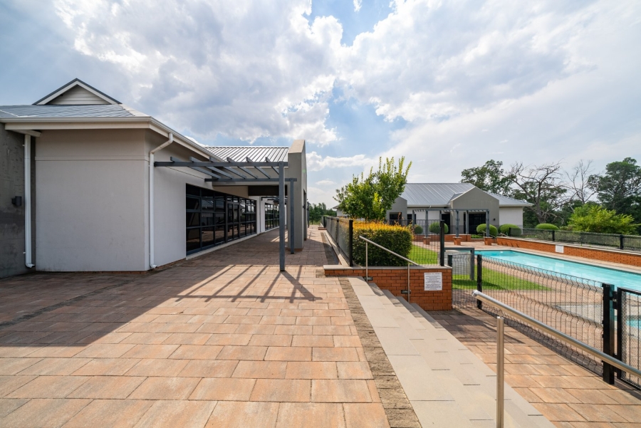 2 Bedroom Property for Sale in Longlake Gauteng