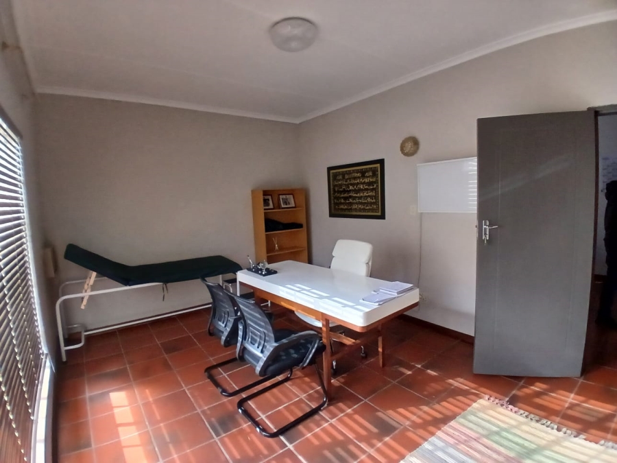 To Let Commercial Property for Rent in Waterkloof Gauteng