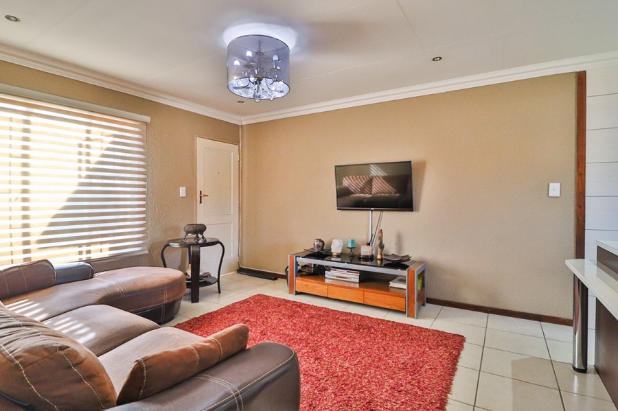 3 Bedroom Property for Sale in Lakefield Gauteng