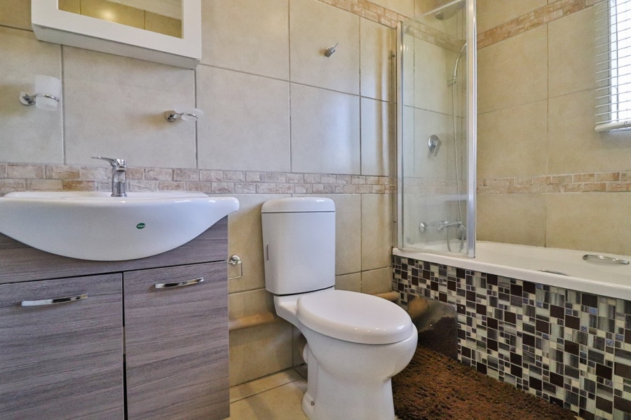 3 Bedroom Property for Sale in Lakefield Gauteng