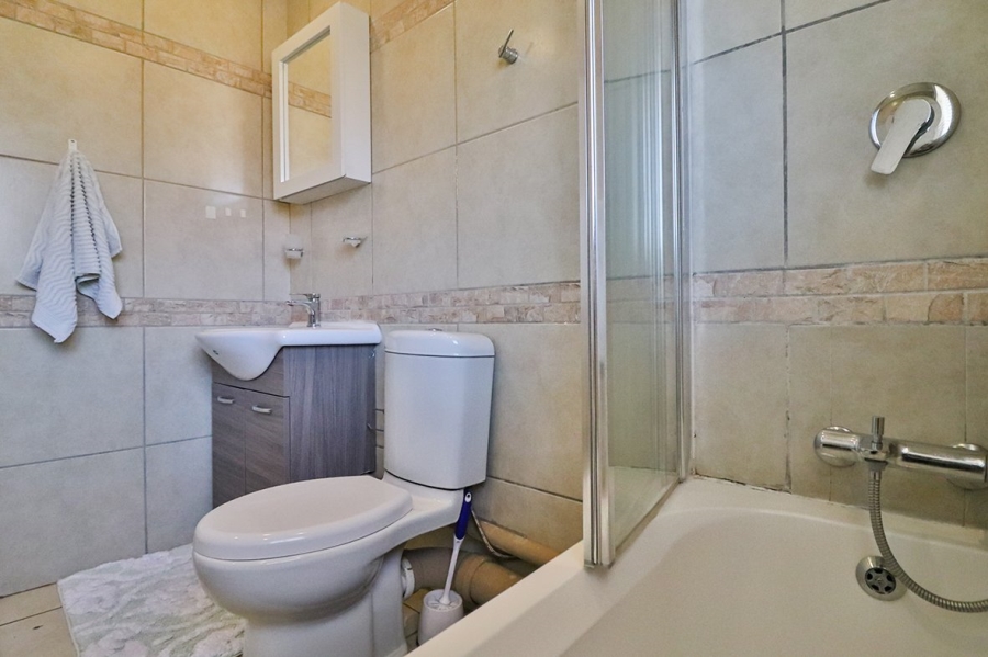 3 Bedroom Property for Sale in Lakefield Gauteng