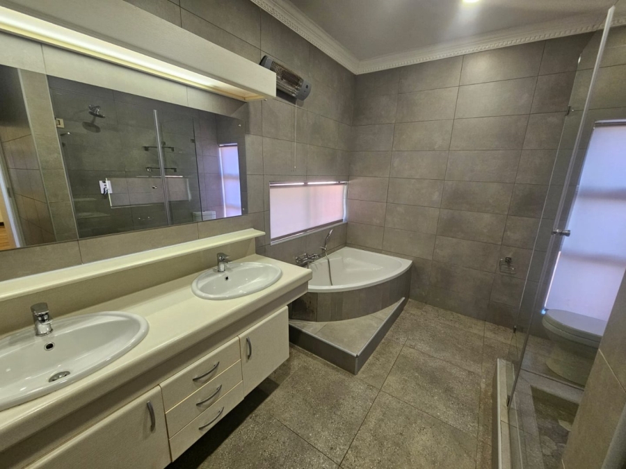 3 Bedroom Property for Sale in Waterkloof Gauteng