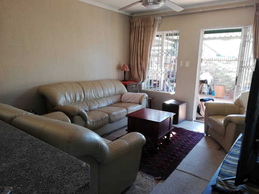 2 Bedroom Property for Sale in Rooihuiskraal North Gauteng