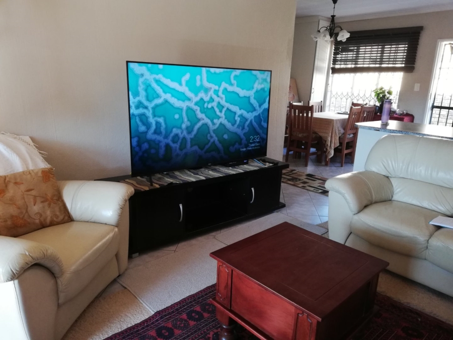 2 Bedroom Property for Sale in Rooihuiskraal North Gauteng