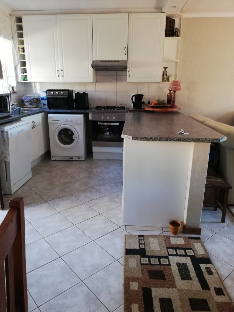 2 Bedroom Property for Sale in Rooihuiskraal North Gauteng