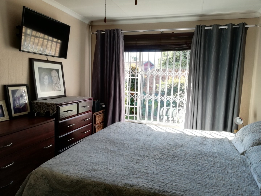 2 Bedroom Property for Sale in Rooihuiskraal North Gauteng