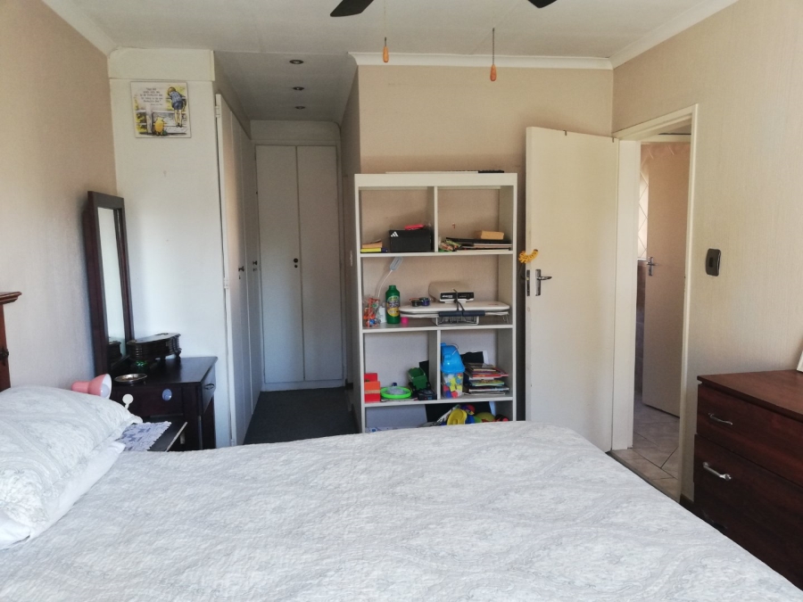2 Bedroom Property for Sale in Rooihuiskraal North Gauteng