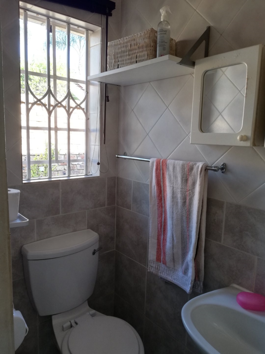 2 Bedroom Property for Sale in Rooihuiskraal North Gauteng