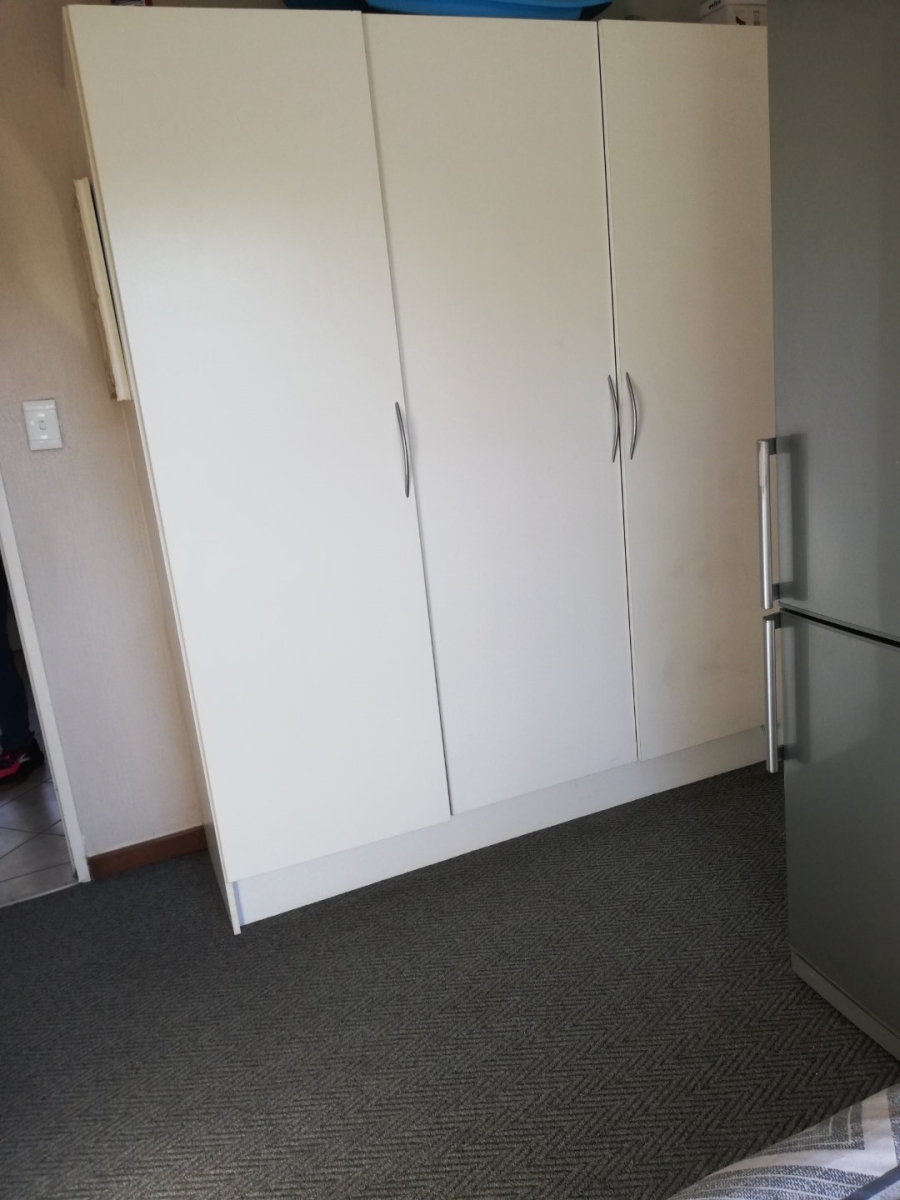 2 Bedroom Property for Sale in Rooihuiskraal North Gauteng