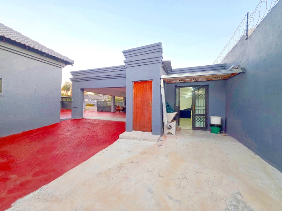 4 Bedroom Property for Sale in Birchleigh North Gauteng