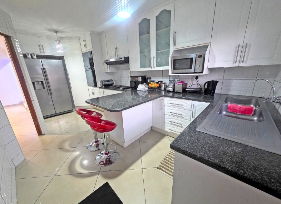 4 Bedroom Property for Sale in Birchleigh North Gauteng