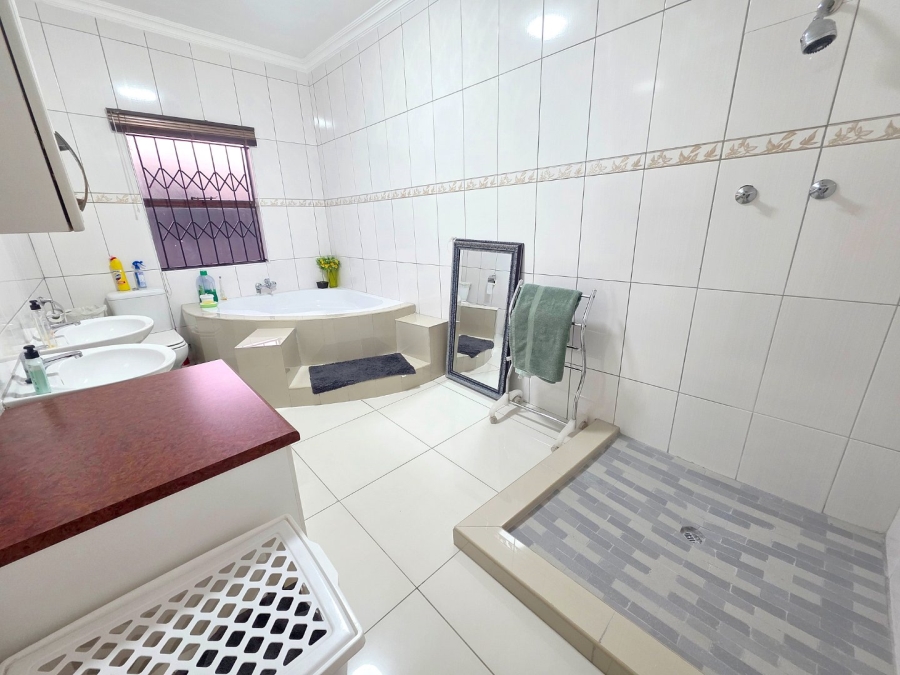 4 Bedroom Property for Sale in Birchleigh North Gauteng