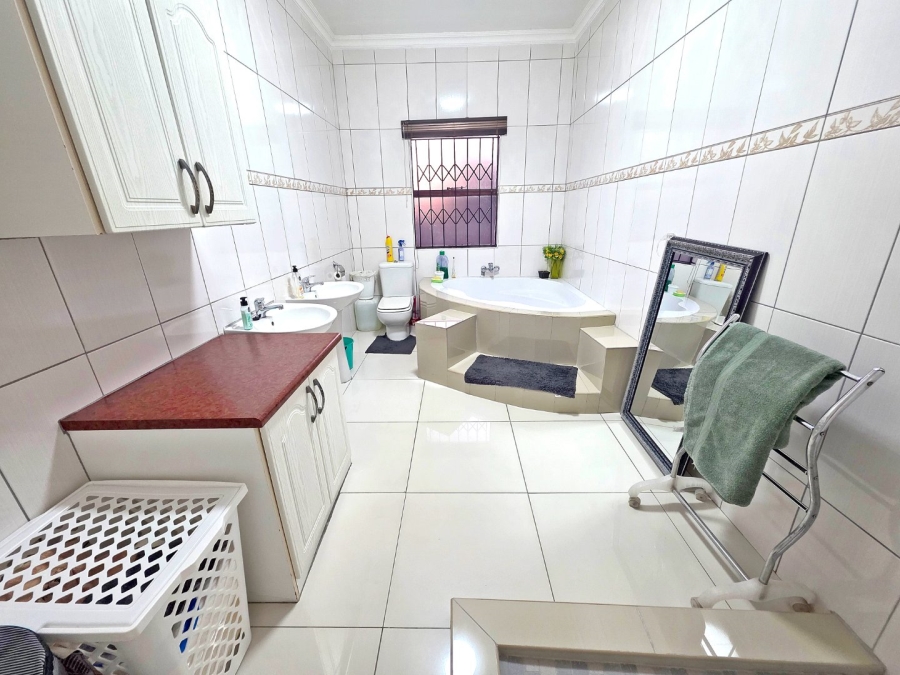 4 Bedroom Property for Sale in Birchleigh North Gauteng