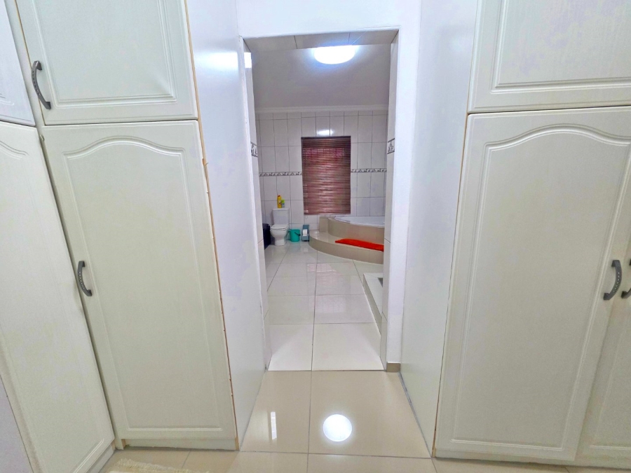 4 Bedroom Property for Sale in Birchleigh North Gauteng