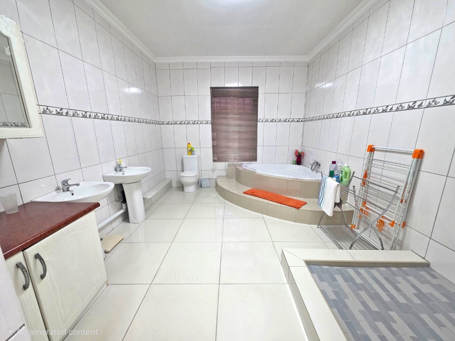 4 Bedroom Property for Sale in Birchleigh North Gauteng