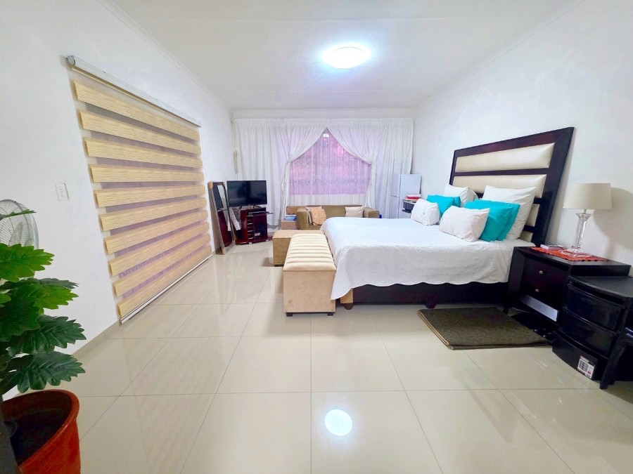 4 Bedroom Property for Sale in Birchleigh North Gauteng