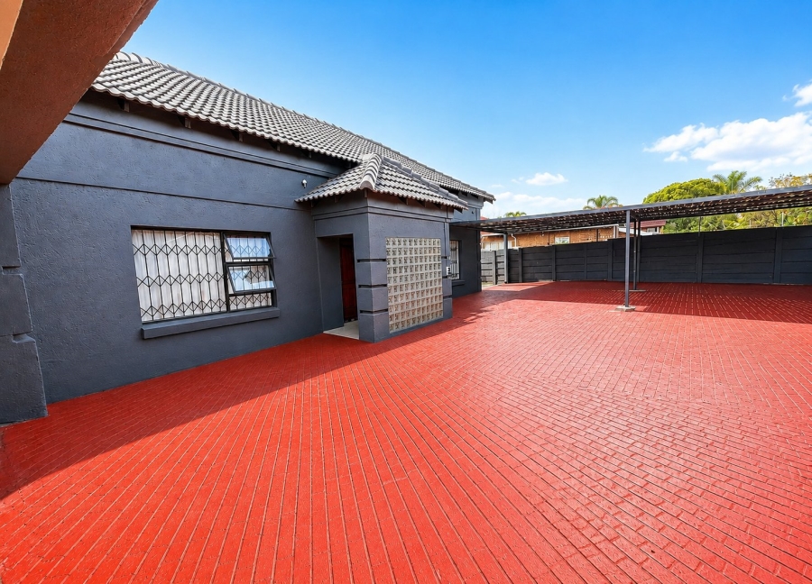 4 Bedroom Property for Sale in Birchleigh North Gauteng