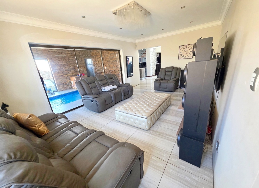 5 Bedroom Property for Sale in Parkrand Gauteng