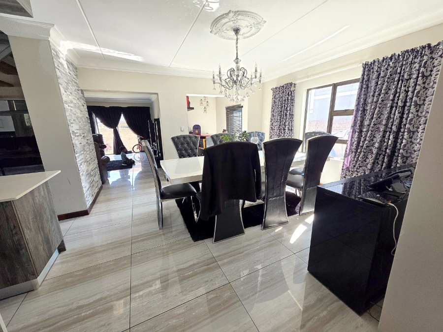 5 Bedroom Property for Sale in Parkrand Gauteng
